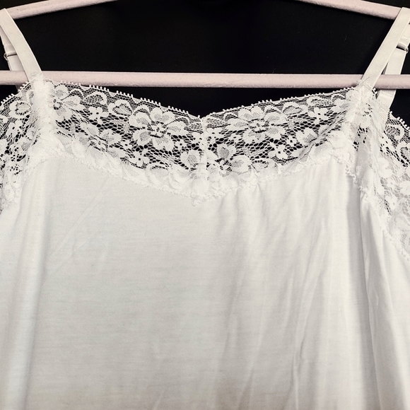 never worn lace dress slip or night gown, very light weight - Picture 2 of 4